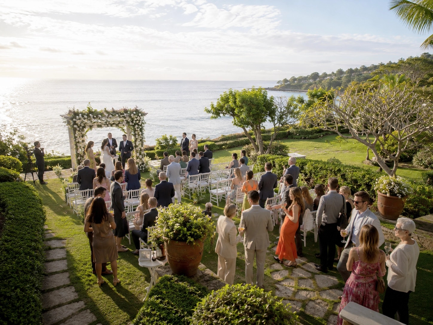 Cérémonie de mariage en jardin avec vue sur le lac